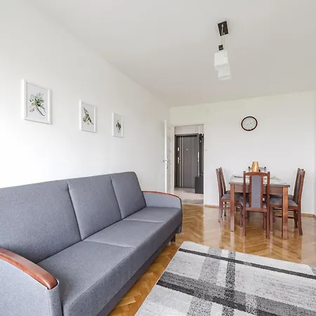 아파트 Cozy Comfort By Bookinghost